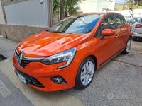 Usata Renault Clio V 91 CV (66 kW) 2021 Arancione Berlina