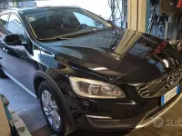 Usata Volvo V60 CC 150 CV (110 kW) 2024 Nero Station wagon