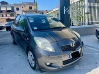 Usata Toyota Yaris Sol 89 CV (65 kW) 2007 Grigio Utilitaria