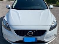 Usata Volvo V40 120 CV (88 kW) 2017 Bianco Berlina