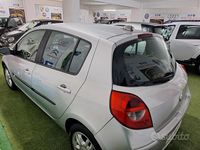 Usata Renault Clio II Luxe 85 CV (62 kW) 2006 Grigio Berlina