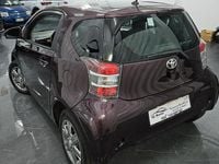 Usata Toyota iQ Sol 67 CV (49 kW) 2010 Rosso Utilitaria
