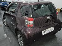 Käytetty Toyota iQ Sol 68 HP (50 kW) 2010 Punainen Viistoperä