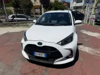 Usata Toyota Yaris Hybrid Lounge 92 CV (67 kW) 2021 Bianco Berlina