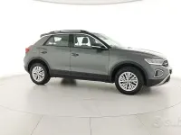 Usata VW T-Roc Life 150 CV (110 kW) 2024 Grigio SUV