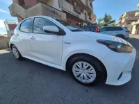 Usata Toyota Yaris Hybrid Business Edition 92 CV (67 kW) 2021 Bianco Berlina