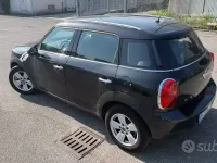 Usata Mini Cooper D 111 CV (81 kW) 2016 Nero Utilitaria