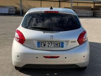 Usata Peugeot 208 Active 68 CV (50 kW) 2016 Argento Utilitaria