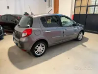 Usata Renault Clio II Luxe 101 CV (74 kW) 2010 Grigio Berlina
