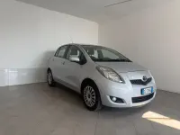 Usata Toyota Yaris Luxury 69 CV (50 kW) 2010 Argento Utilitaria