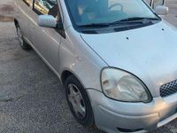 Usata Toyota Yaris 65 CV (47 kW) 2005 Grigio Utilitaria