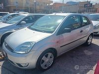 Usata Ford Fiesta Zetec 80 CV (58 kW) 2003 Grigio Utilitaria