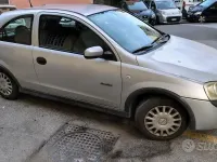 Usata Opel Corsa 58 CV (42 kW) 2002 Grigio Utilitaria