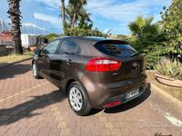 Usata Kia Rio EX 90 CV (66 kW) 2012 Marrone Berlina