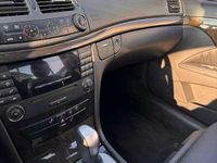 Usata Mercedes E270 Avantgarde 177 CV (130 kW) 2004 Argento Berlina