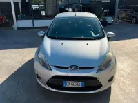 Usata Ford Fiesta Titanium 97 CV (71 kW) 2009 Grigio Berlina