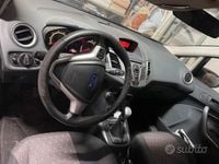 Usata Ford Fiesta 96 CV (70 kW) 2009 Blu Utilitaria