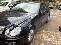 Usata Mercedes E220 143 CV (105 kW) 2002 Blu Berlina