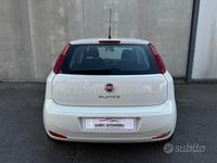 Usata Fiat Punto Lounge 69 CV (50 kW) 2016 Bianco Utilitaria