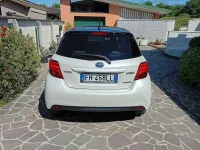 Usata Toyota Yaris Hybrid Edition 73 CV (53 kW) 2017 Bianco Berlina