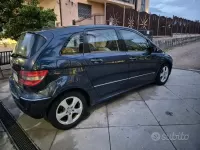 Usata Mercedes B180 109 CV (80 kW) 2010 Blu Monovolume