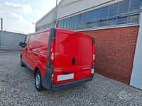 Usata Opel Vivaro 120 CV (88 kW) 2008 Rosso Monovolume