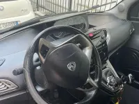 Usata Lancia Ypsilon 80 CV (58 kW) 2015 Grigio Utilitaria