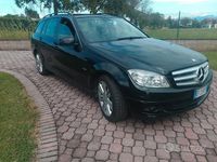 Usado Mercedes C220 170 CV (125 kW) 2010 Negro Familiar