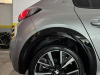 Usata Peugeot 208 GT 101 CV (74 kW) 2023 Grigio Utilitaria