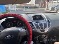 Usata Ford Fiesta 82 CV (60 kW) 2010 Rosso Utilitaria