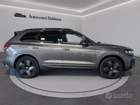 Usata VW Touareg R-line 231 CV (169 kW) 2024 Silizium grey metallizzato SUV