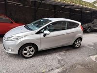 Usata Ford Fiesta 75 CV (55 kW) 2010 Grigio Utilitaria