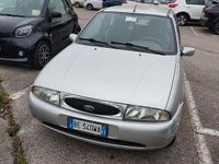 Usata Ford Fiesta 75 CV (55 kW) 1997 Grigio Utilitaria