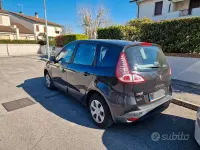 Usata Renault Scénic Dynamique 106 CV (77 kW) 2010 Nero Monovolume