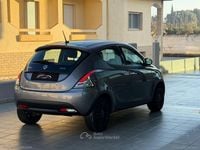 Usado Lancia Ypsilon S 69 HP (50 kW) 2022 Cinzento Citadino