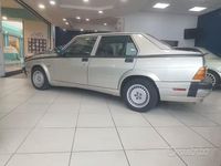 Usata Alfa Romeo 75 184 CV (135 kW) 1988 Grigio Berlina