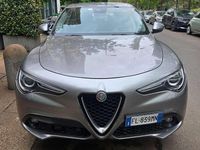 Usata Alfa Romeo Stelvio Executive 209 CV (153 kW) 2017 Argento SUV