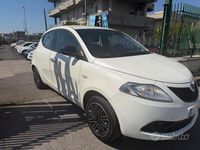 Usata Lancia Ypsilon Gold 69 CV (50 kW) 2020 Bianco Utilitaria
