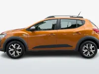 Usata Dacia Sandero Expression 101 CV (74 kW) 2023 Arancione Berlina