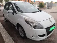 Usata Renault Scénic III 110 CV (80 kW) 2011 Bianco Monovolume