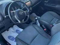 Usata Toyota Yaris 69 CV (50 kW) 2012 Bianco Berlina