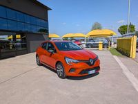 Usata Renault Clio V Equilibre 67 CV (49 kW) 2023 Orange / metallizzato Berlina