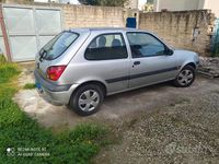 Usata Ford Fiesta 75 CV (55 kW) 2000 Grigio Utilitaria
