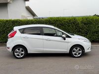 Usata Ford Fiesta 96 CV (70 kW) 2010 Bianco Berlina