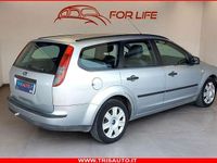Begagnad Ford Focus 91 HK (66 kW) 2005 Grå Kombi