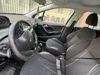 Usata Peugeot 208 68 CV (50 kW) 2013 Nero Utilitaria