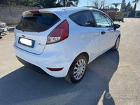Gebraucht Ford Fiesta 75 PS (55 kW) 2015 Weiß Van