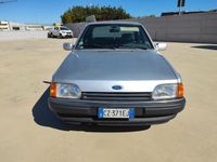 Usata Ford Orion 73 CV (53 kW) 1988 Argento Berlina