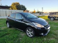 Gebraucht Peugeot 208 Access 82 PS (60 kW) 2014 Schwarz Kleinwagen
