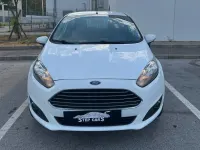 Usata Ford Fiesta 60 CV (44 kW) 2015 Bianco Utilitaria